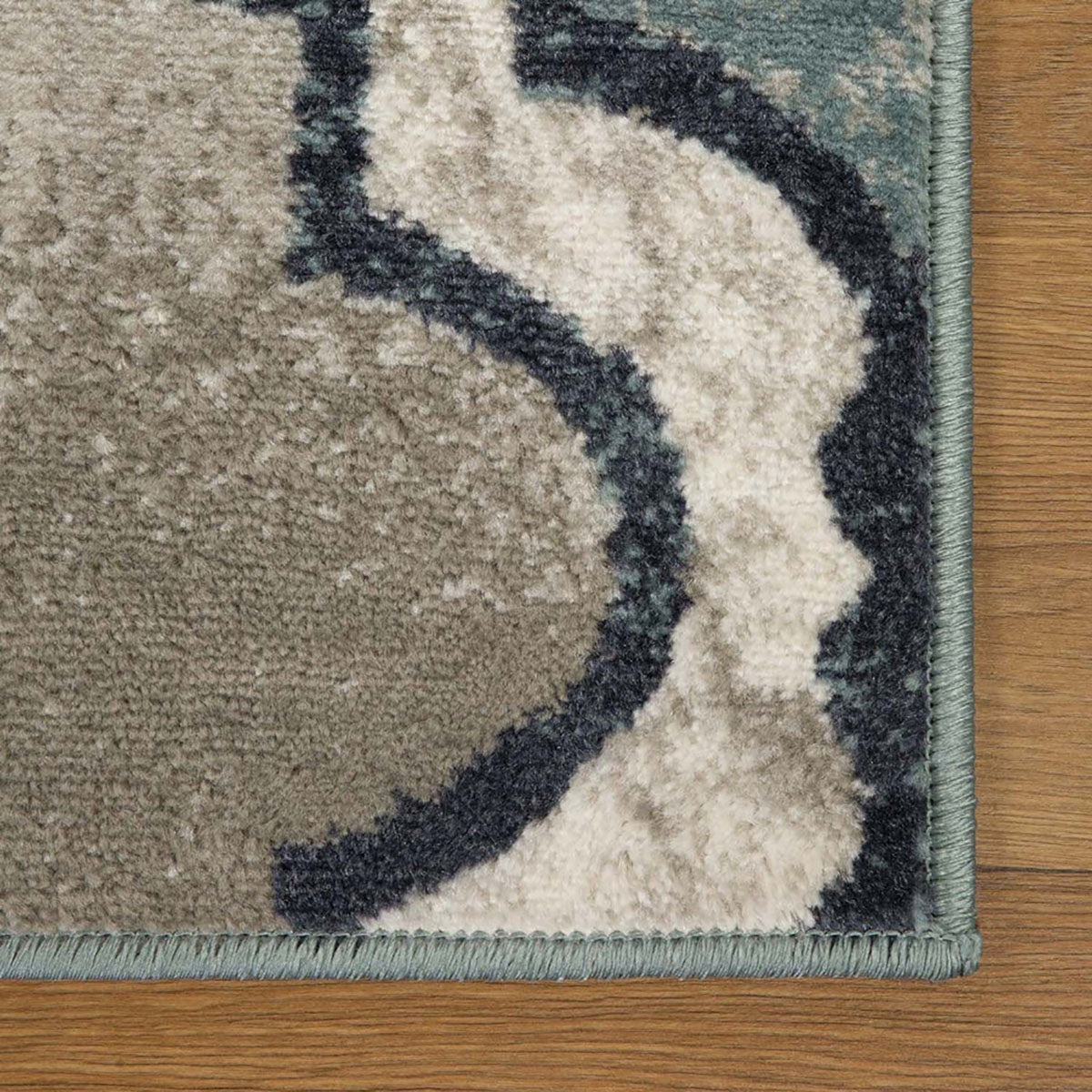 7' X 9' Deep Royal Quatrefoil Power Loom Distressed Stain Resistant Area Rug