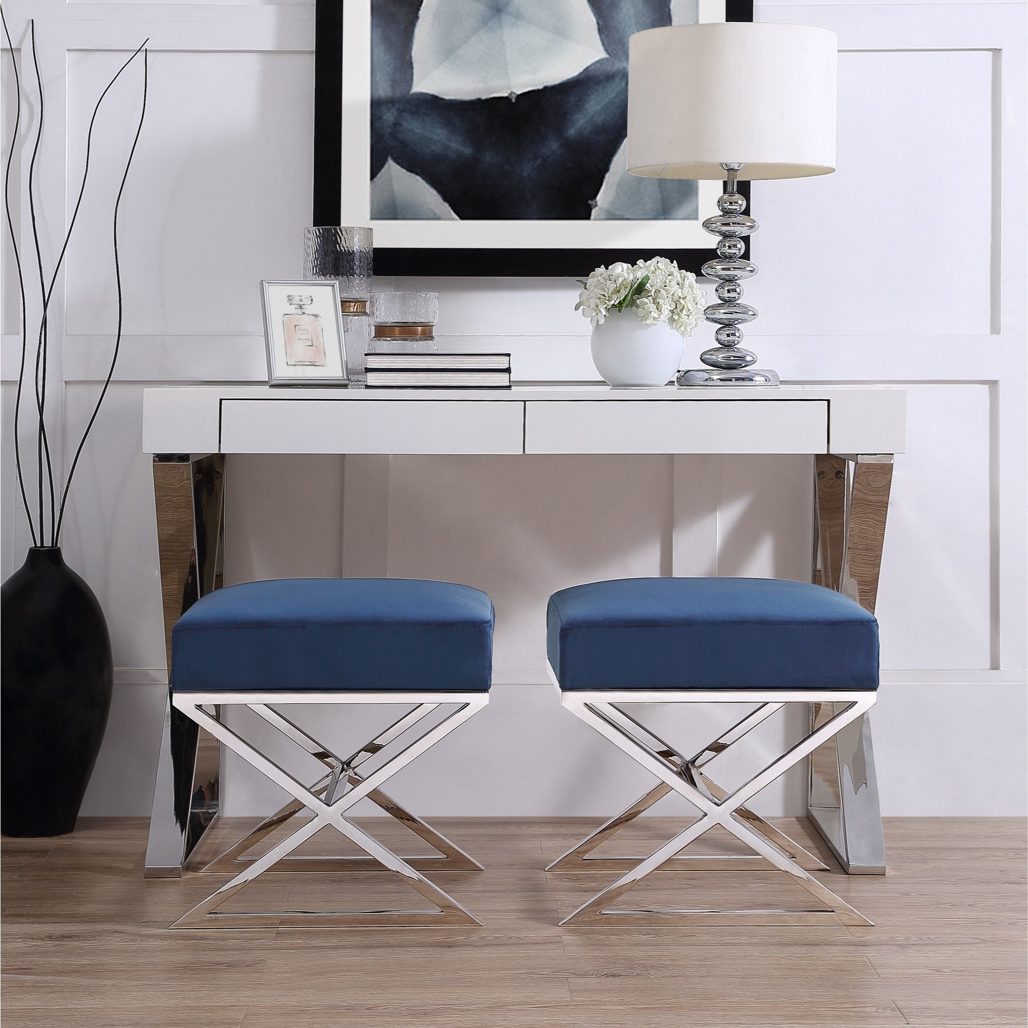 Terciopelo azul marino de 18" con otomana plateada