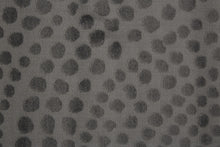 5' X 7' Gray Silver And Ivory Abstract Stain Resistant Area Rug