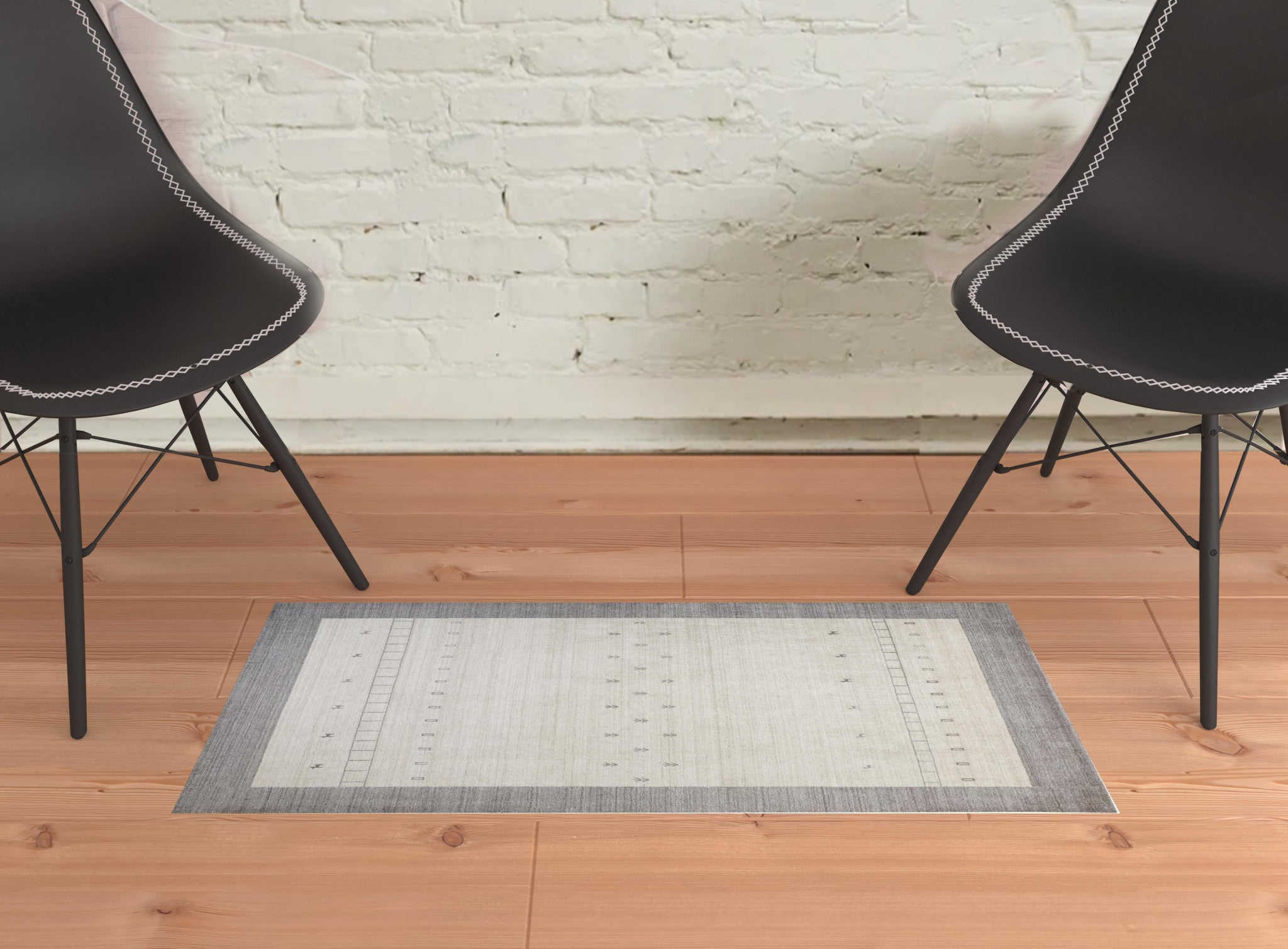 4' X 6' Ivory And Gray Wool Hand Knotted Stain Resistant Area Rug