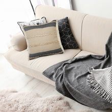 Juego de dos cojines de yute con cremallera y rayas negras - 24