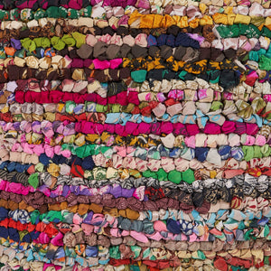 Juego de dos almohadas de 26" x 26" con rayas multicolores y cremallera natural.