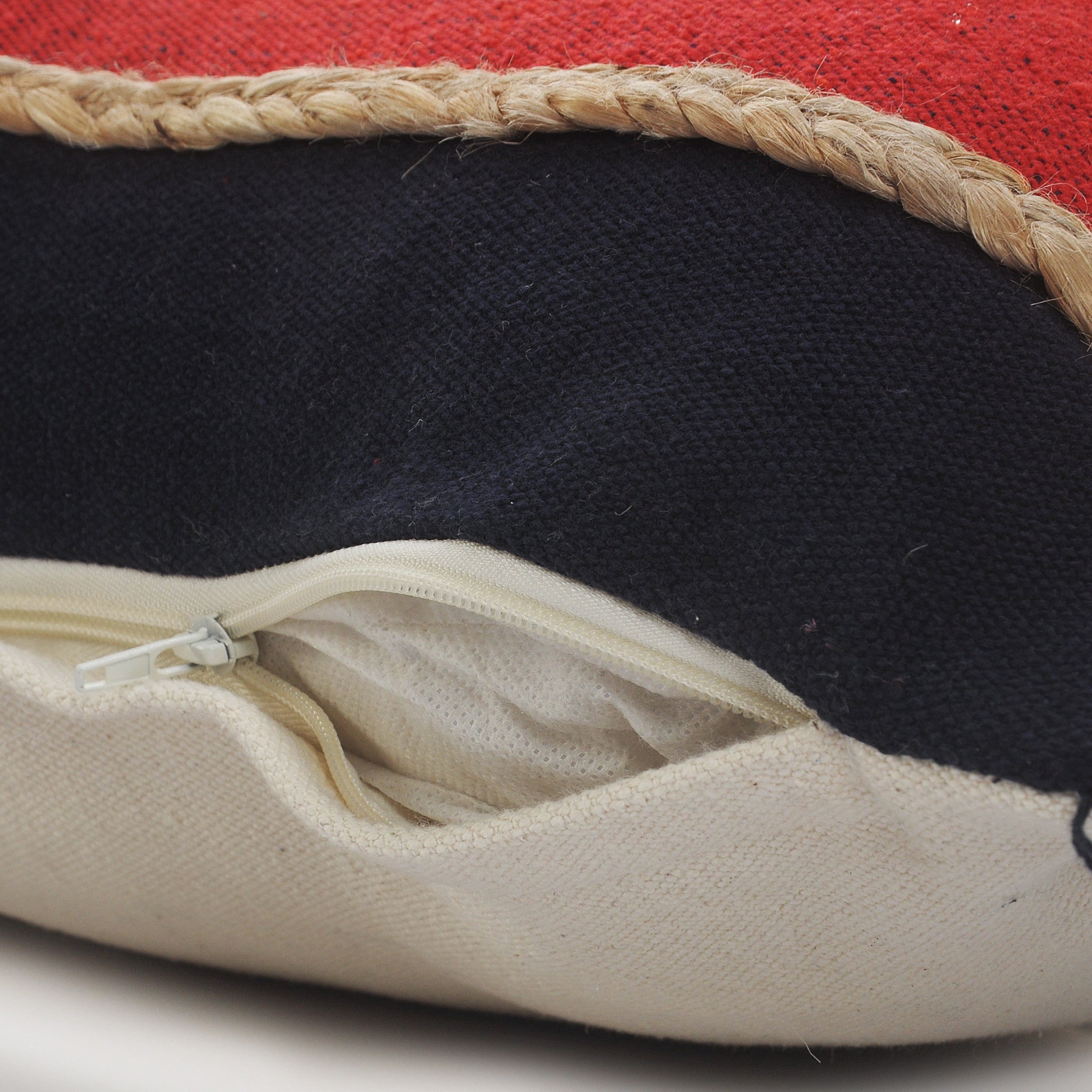 兩個裝 24 英寸 X 24 英寸紅色條紋拉鍊 100% 純棉抱枕