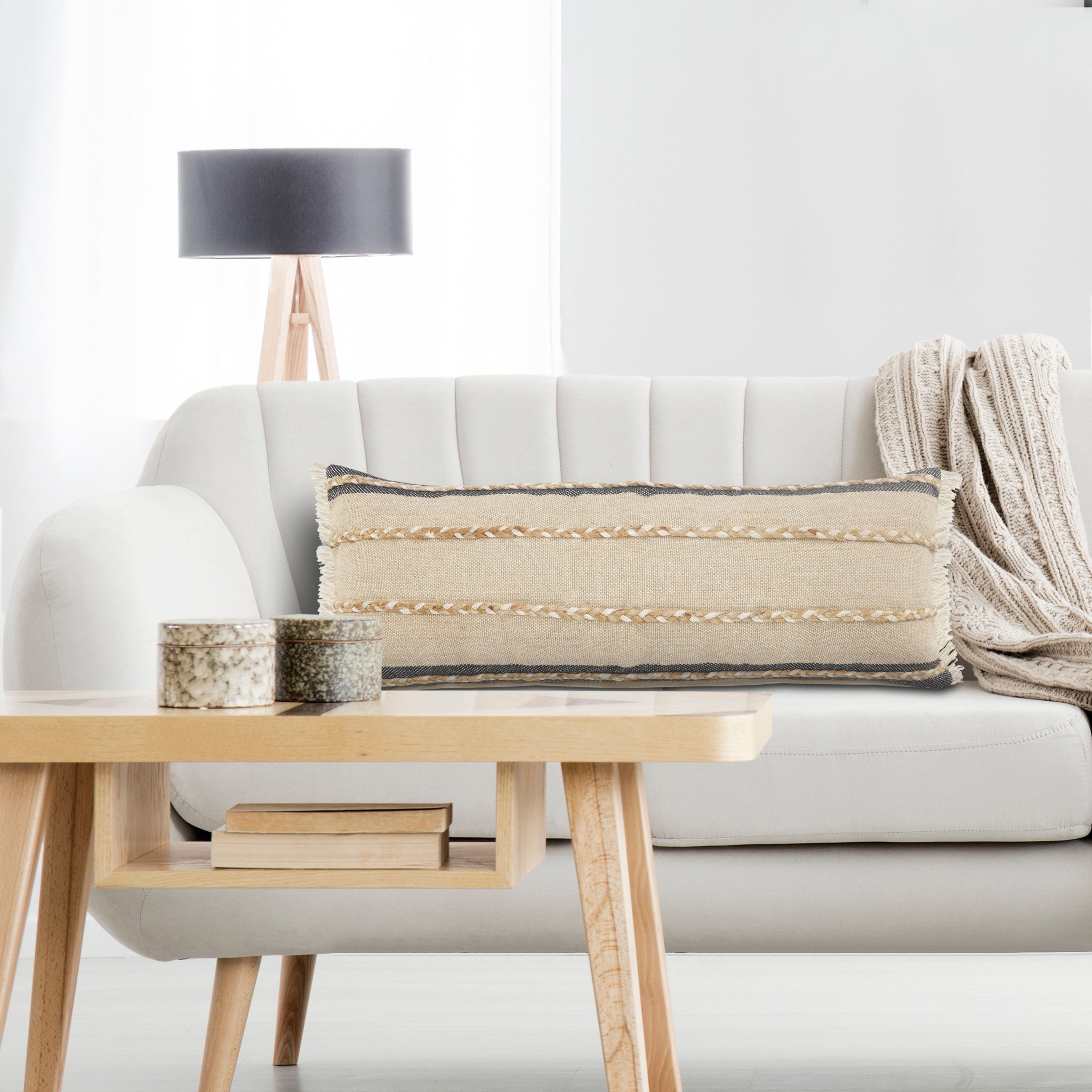 Juego de dos cojines de yute con cremallera y rayas negras - 24" x 24"