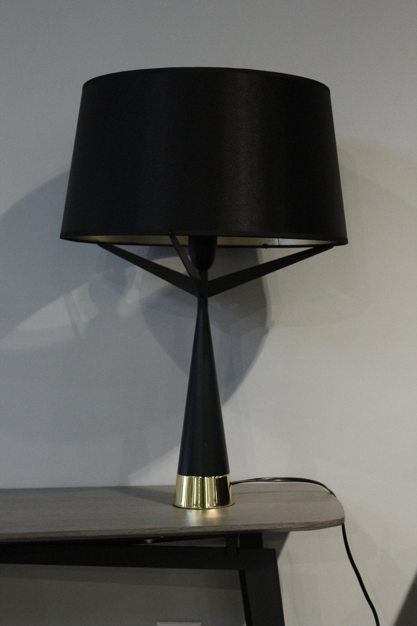 Black Carbon Steel Desk Table Lamp