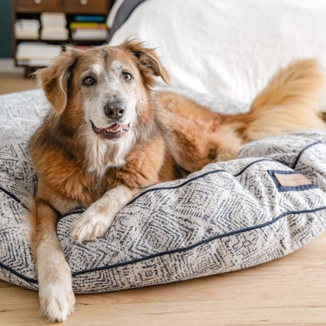 Round Pet Bed in Sapphire Spaniel